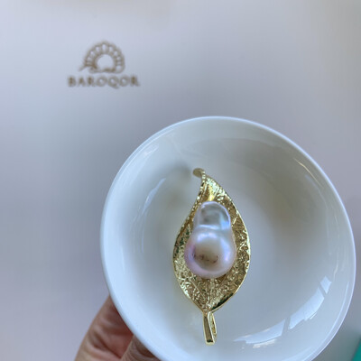 ‘Leaf Sleeping Beauty’ Grey Baroque pearl Brooch Pendant 20x14mm