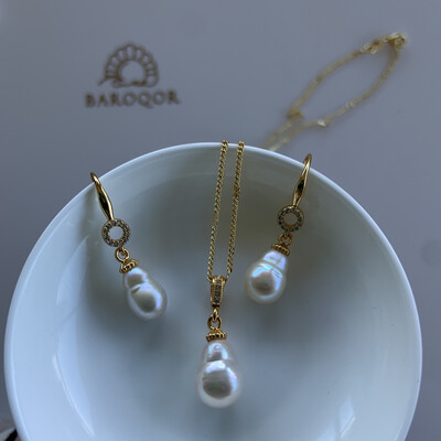 ‘Love Me Double’ Twin Baroque pearl Set Gold 11-12mmx8-9mm