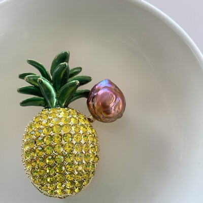 ‘Mimicking An Pineapple’ Baroque pearl Brooch 10x9mm