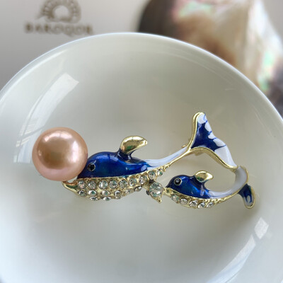 ‘Playing Ball With Mum’ Baroque pearl Brooch 11.5mm