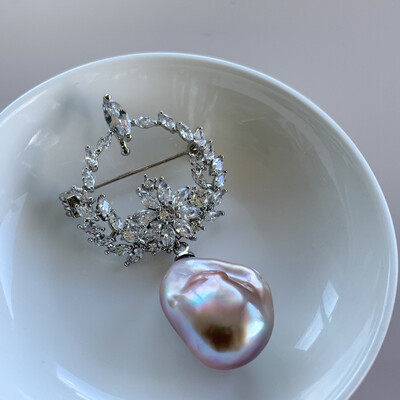 ‘Pride’ Purple Baroque pearl Brooch 21x17mm