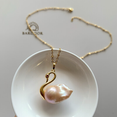 ‘Pointy Feather Swan’ Long Pearl Necklace