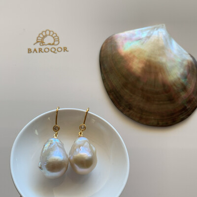 ‘Queen Size’ large Pearl Earrings
