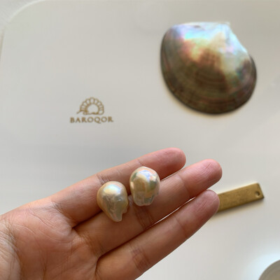‘Gold Pointer’ Medium Pearl Earrings