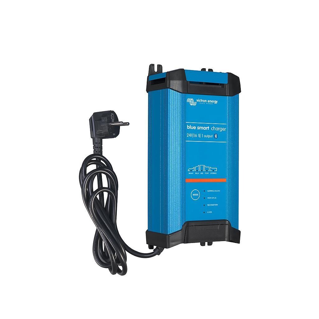 BLUE SMART IP22 CHARGER 24/16 (1)