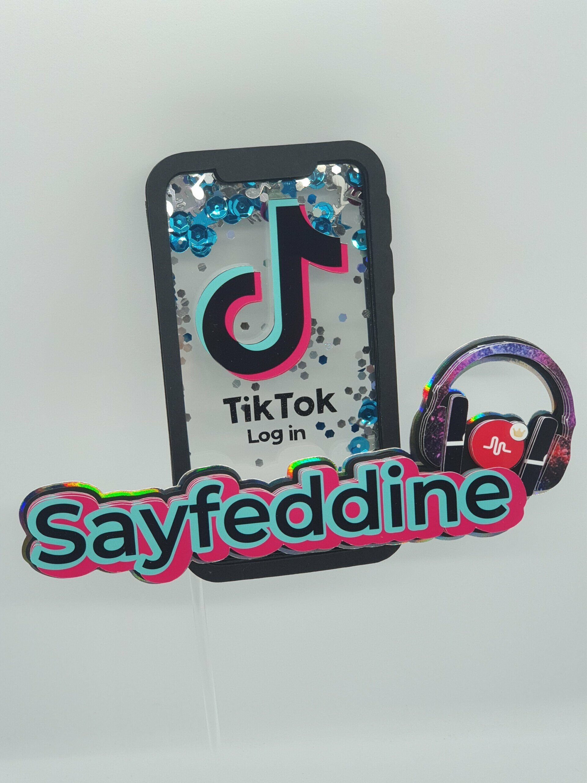 Cake Topper with Shaker