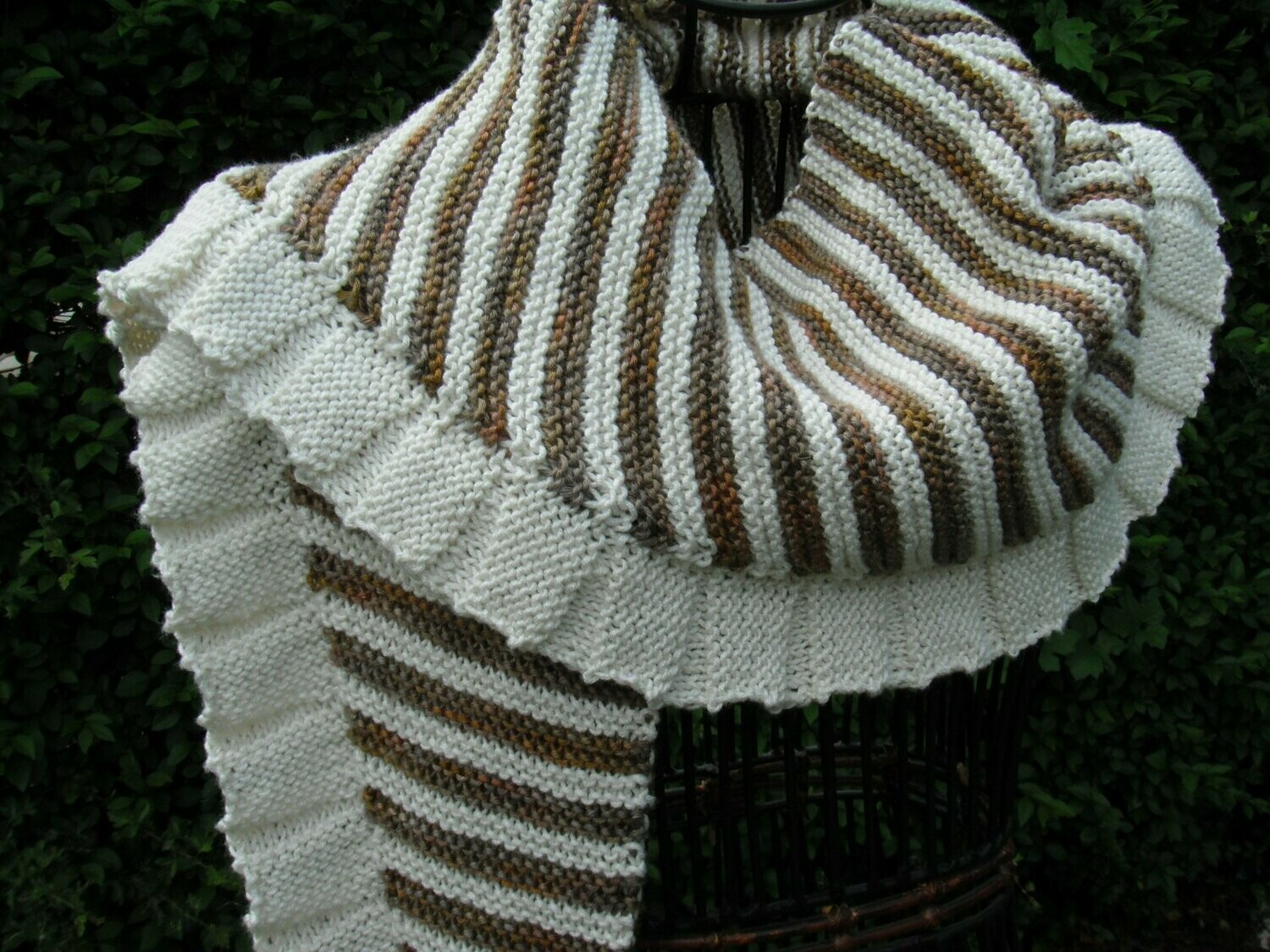 shawl with ruffle edge