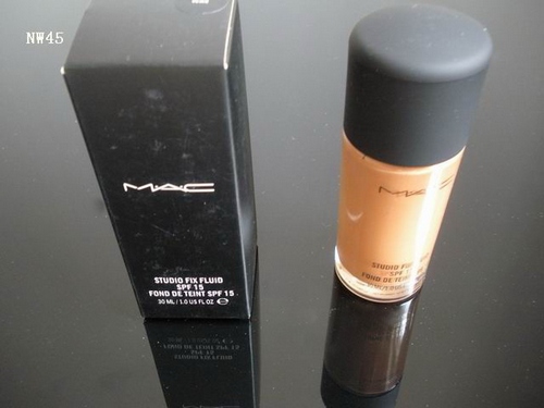 M A C Studio Fix Fluid SPF 15 NW45