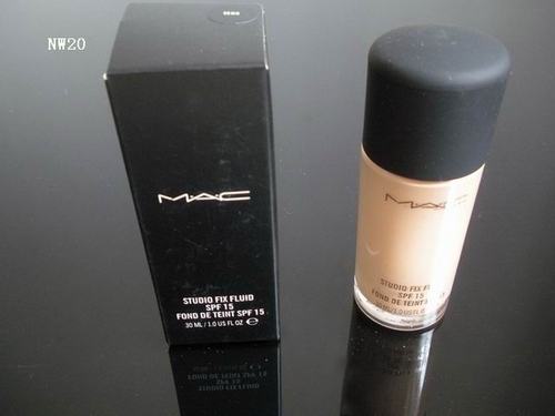 M A C Studio Fix Fluid SPF 15 NW20