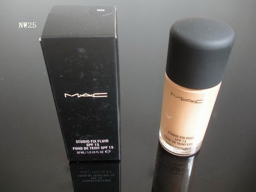 M A C Studio Fix Fluid SPF 15 NW25
