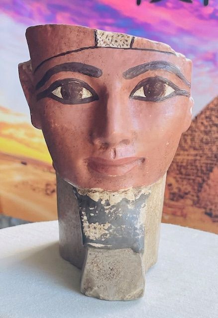 CABEZA COLOSAL DE HATSHEPSUT