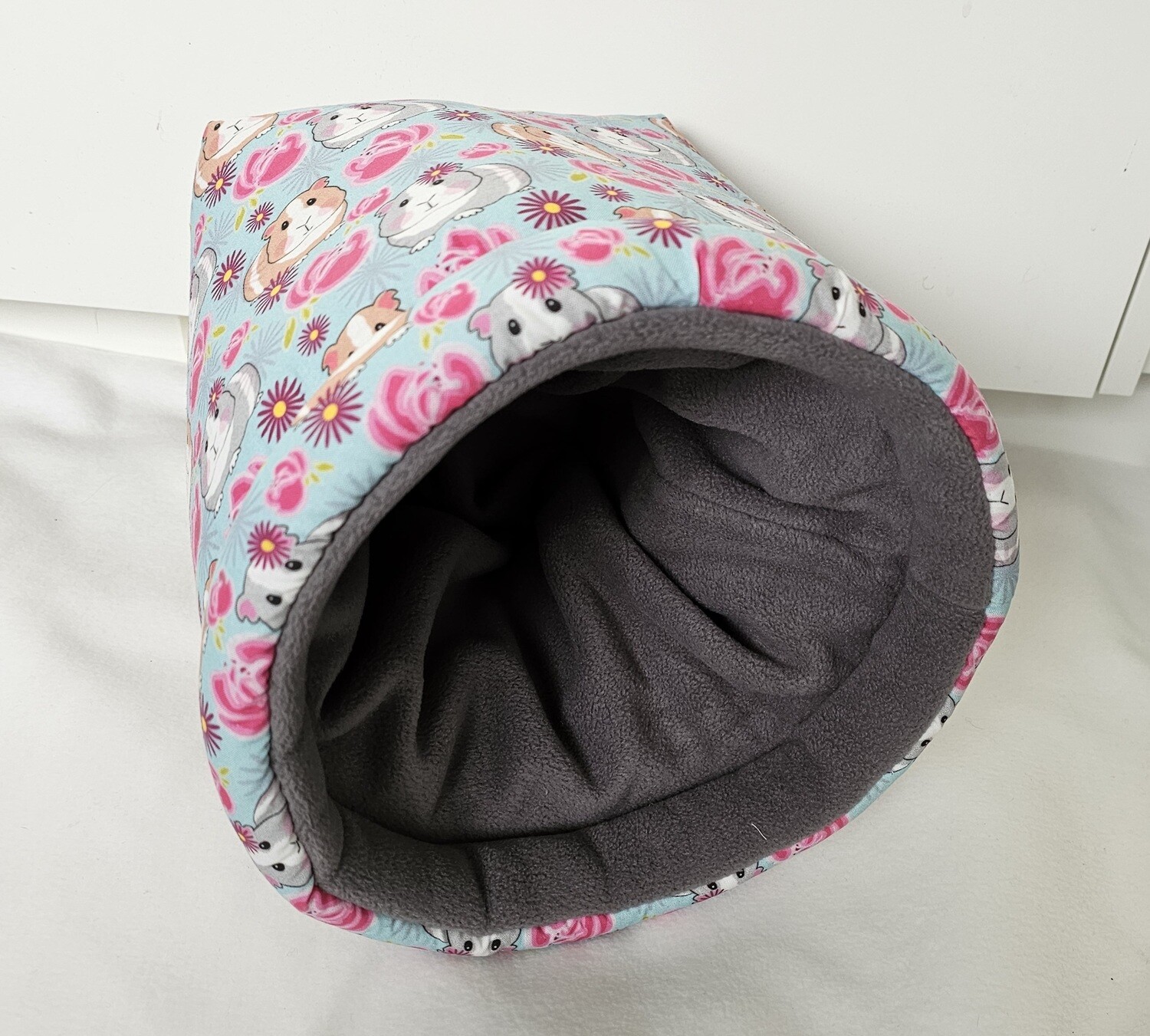 Kuschelsack Meerschweinchen türkis, Blumen pink