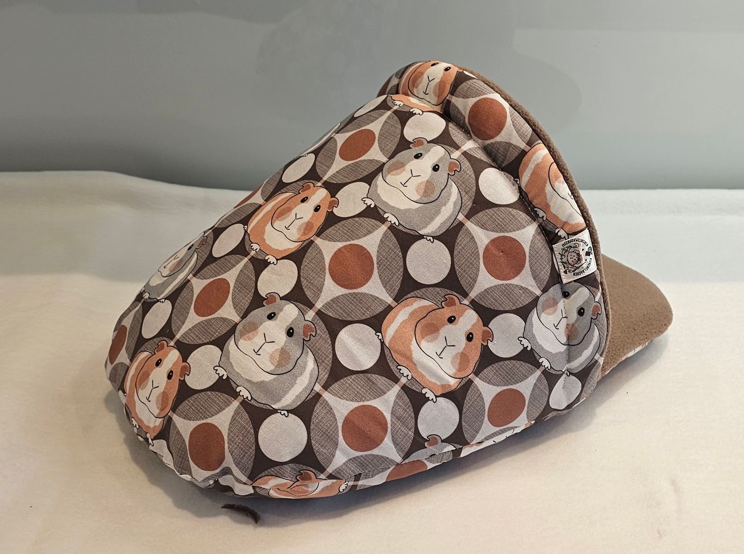 Pantoffel Meerschweinchen braun