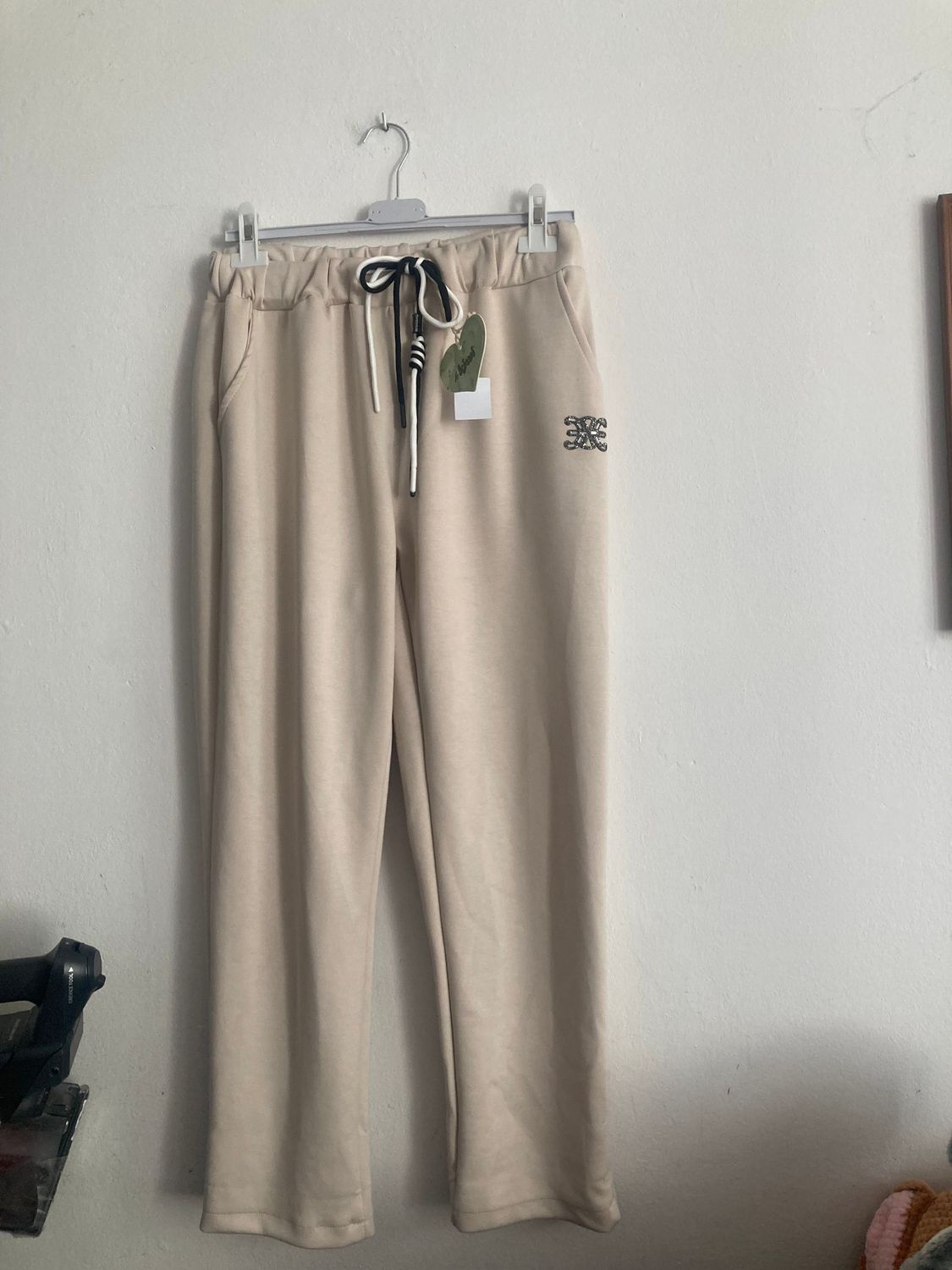 Hose 82538 Die Qualität :55% Viskose 40% Polyester 5% Elasthan