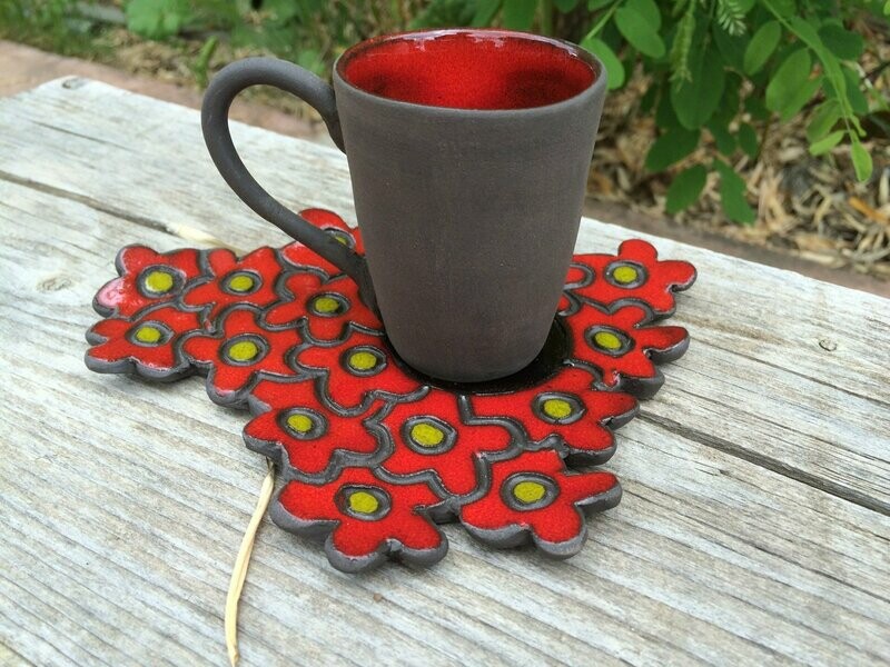 Taza con plato flores 17 cm x 1 y 7 cm x 5.5 cm.
