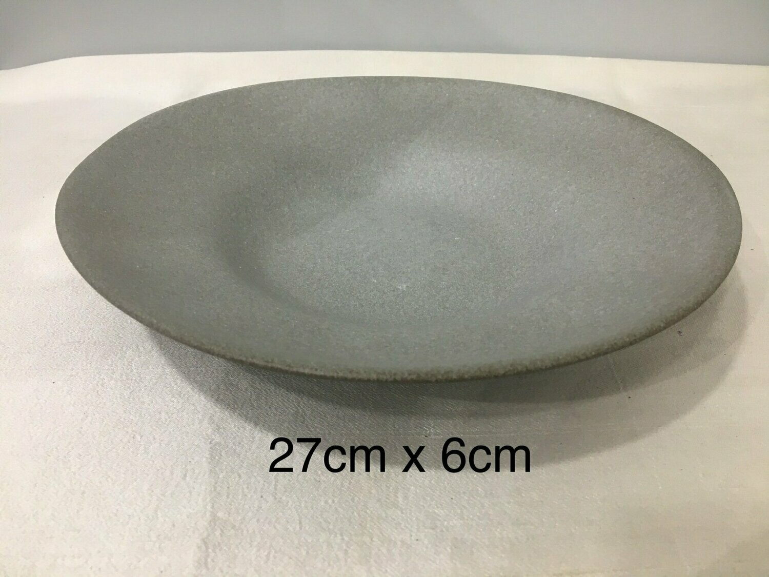 Plato hondo  27 cm x 5.5 cm.