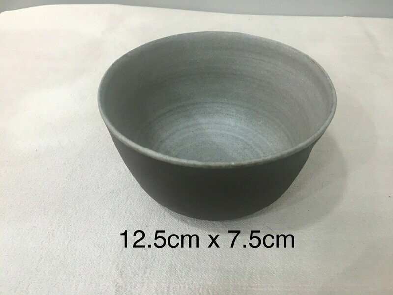 Cuenco. 13 cm x 8 cm.