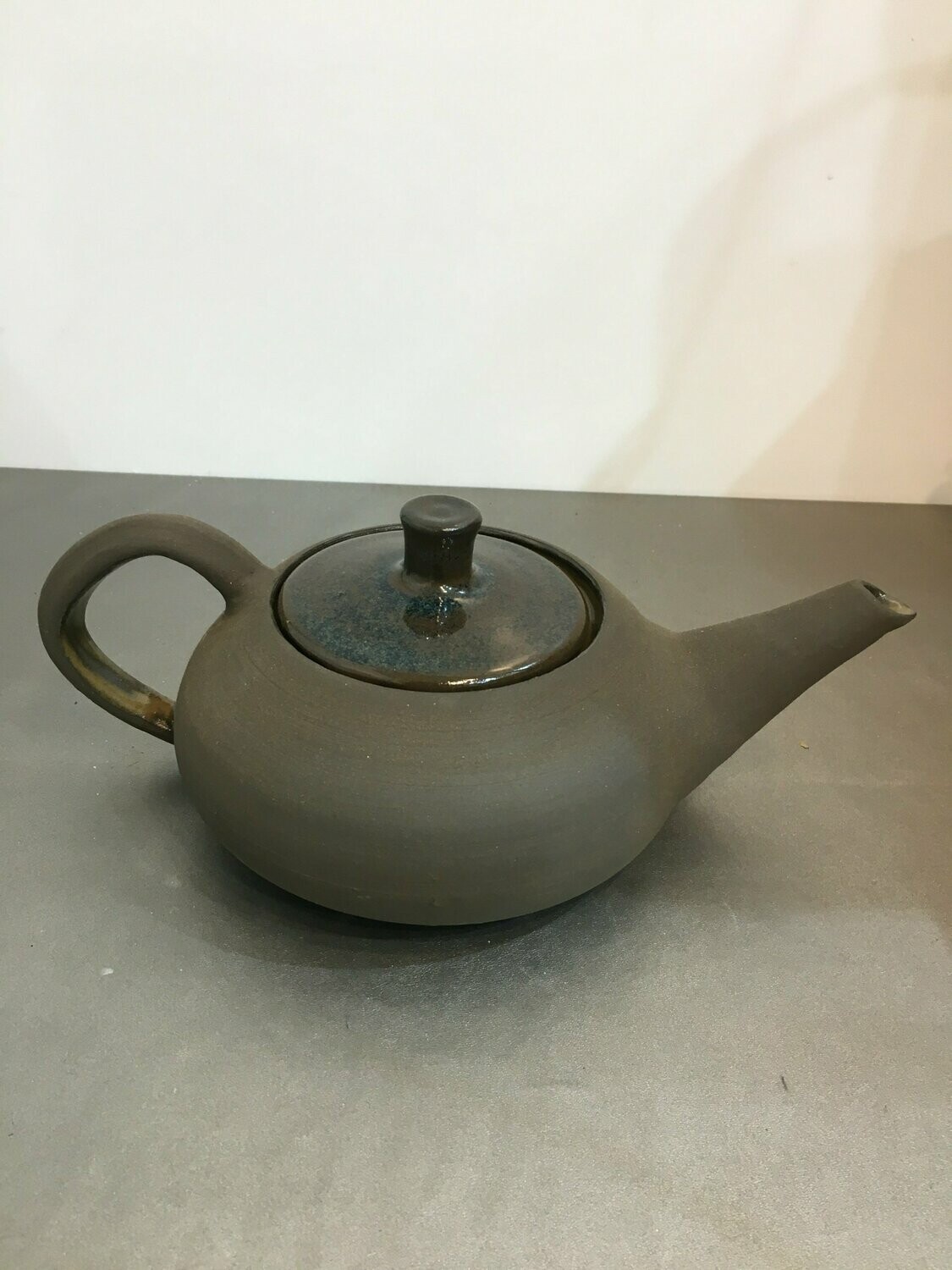 Tetera    26 cm x 16cm x 11 cm.