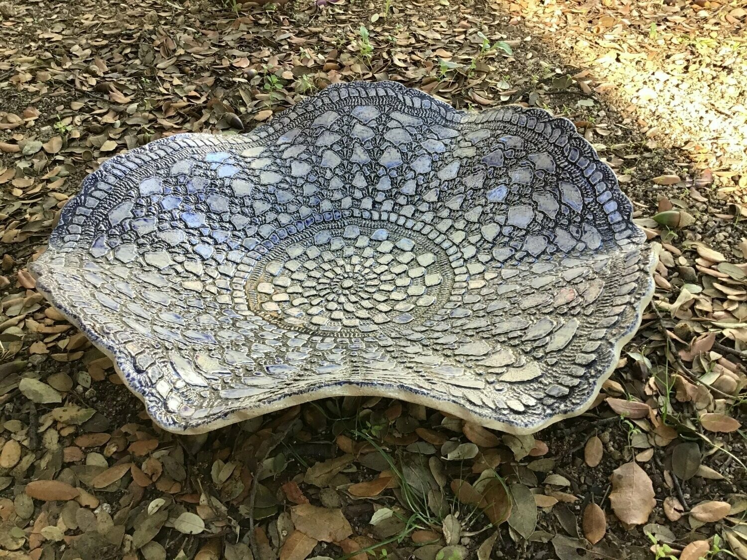 Centro encaje azul     42 cm x 9 cm.