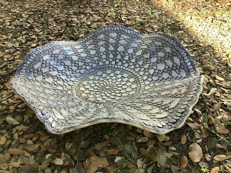 Centro encaje azul     42 cm x 9 cm.