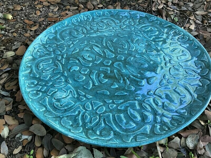 Plato grande relieve.    34 cm x 1.5 cm.