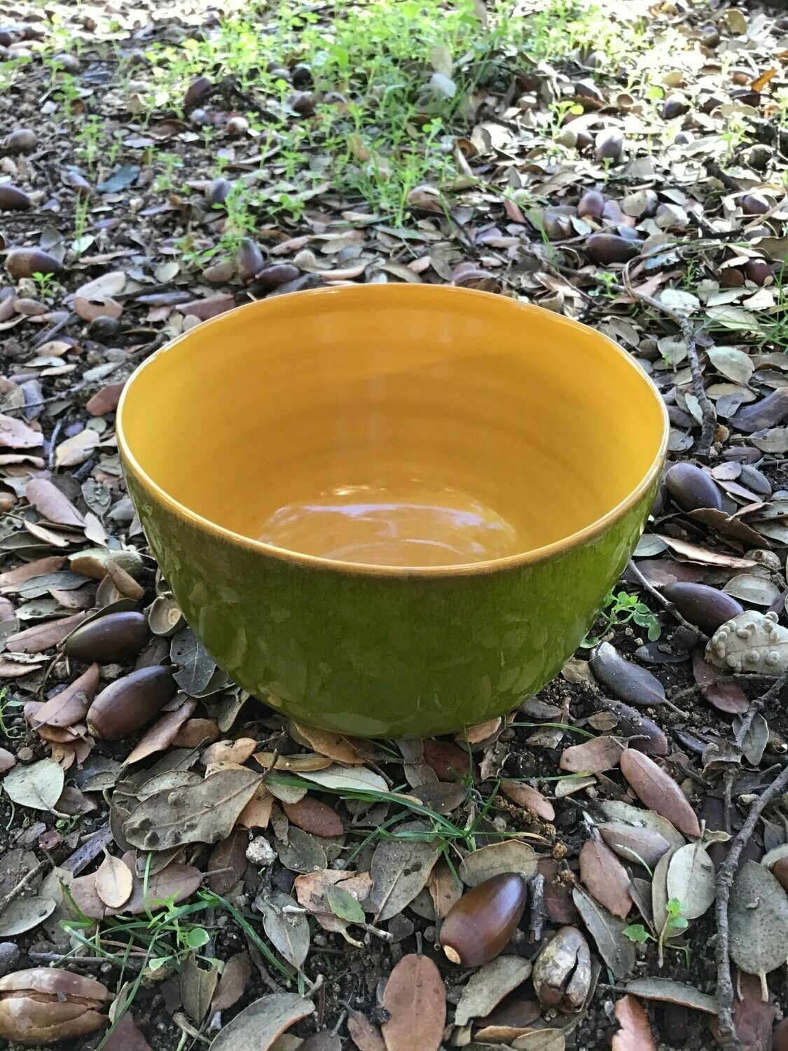 Cuenco dos colores  verde/amarillo.   13 cm.x 8cm.