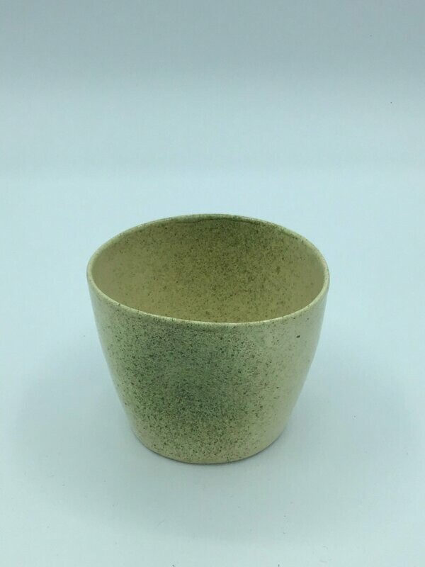 Vaso verde oscuro. 10cm x 7 cm.