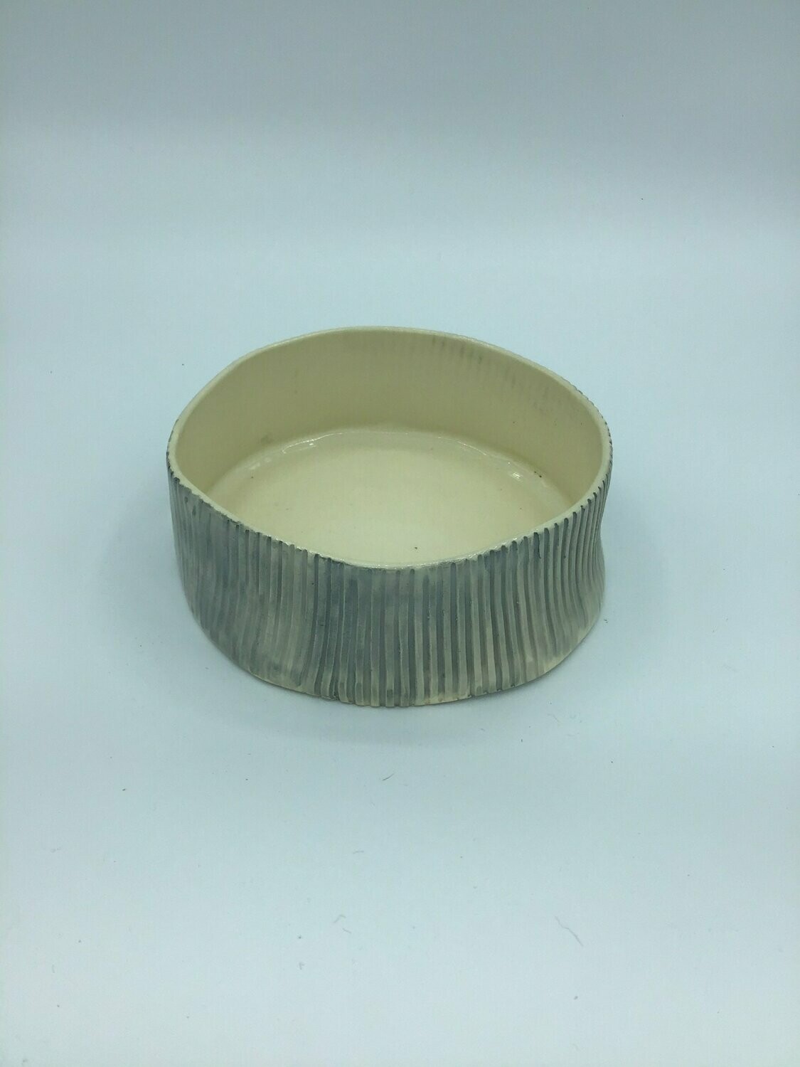 Ensaladera Pequeña Gris.   16 cm x 5 cm.