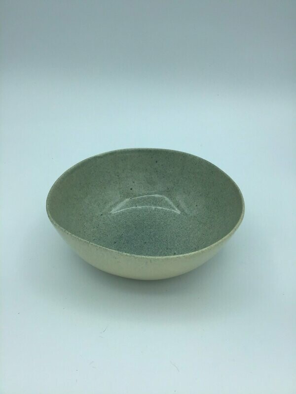 Ensaladera Pequeña Gris. 18 cm x 6.5 cm.