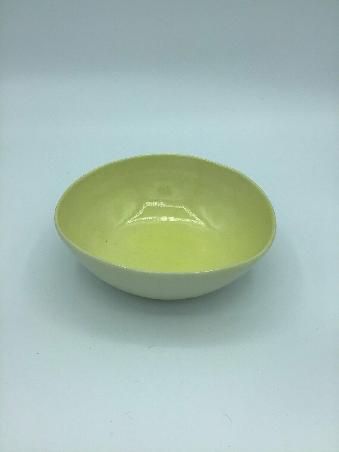 Ensaladera Pequeña Amarilla. 18 cm x 6.5 cm.