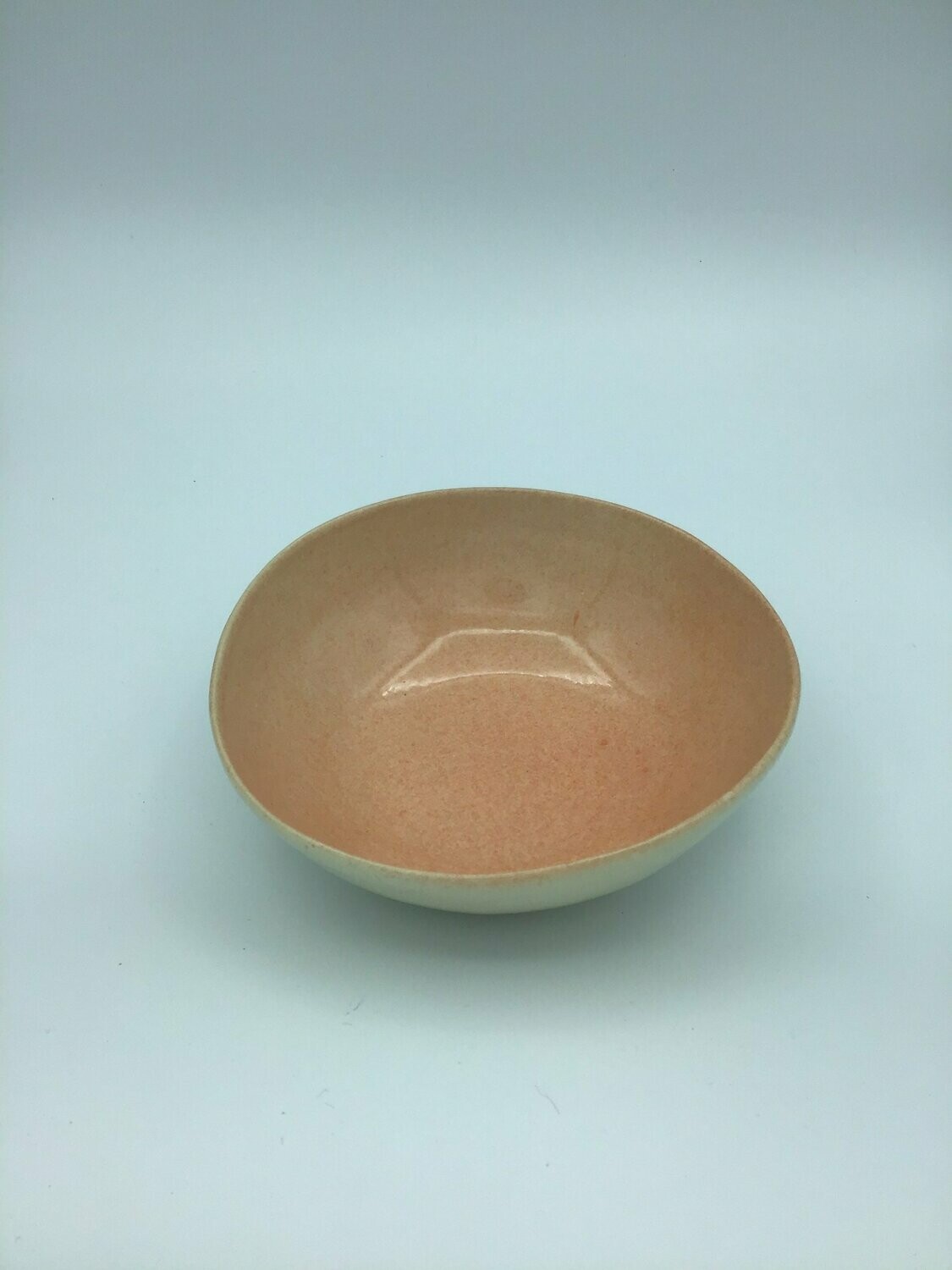Ensaladera Pequeña Coral. 18 cm x 6.5 cm.