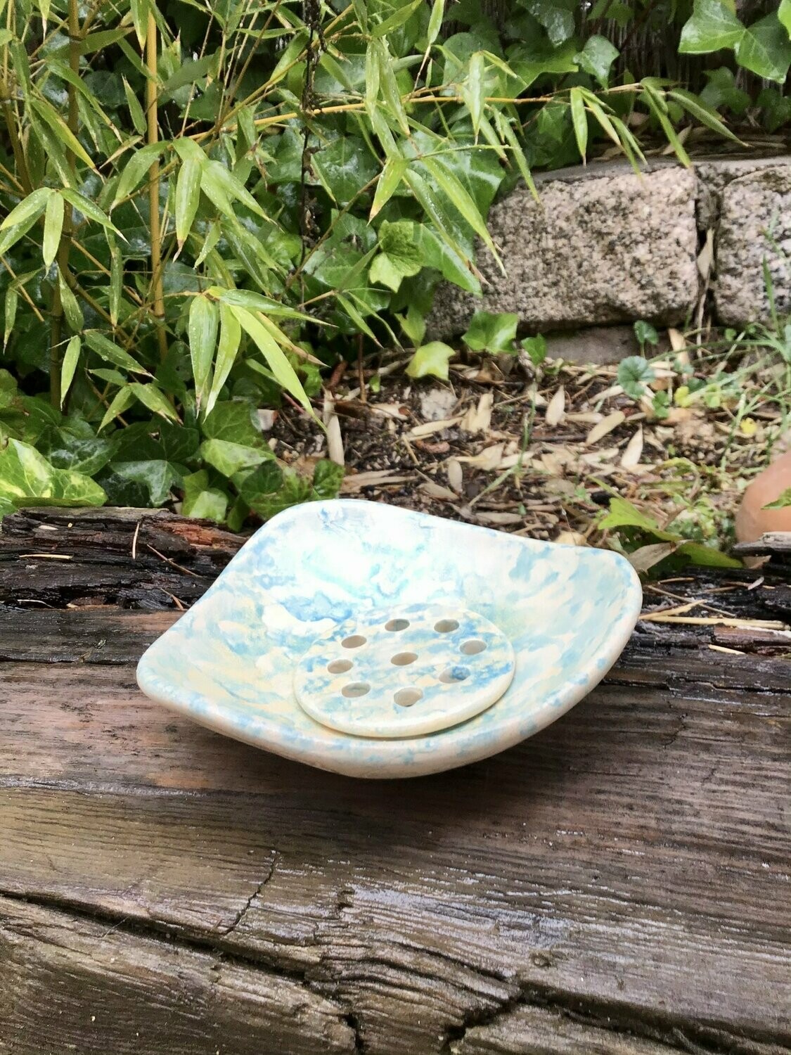 Jabonera azul claro  13 cm x 6 cm.