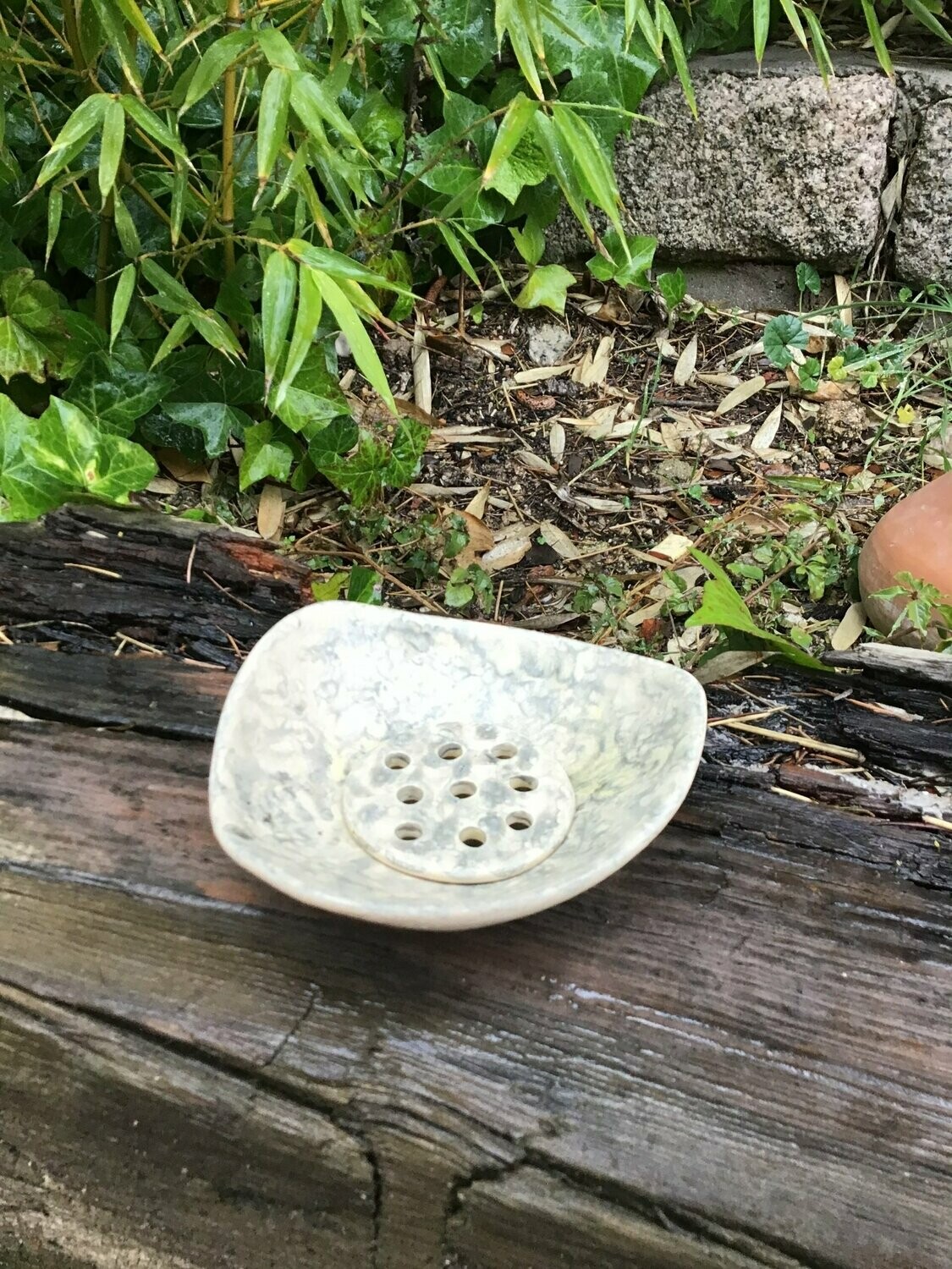 Jabonera gris   13 cm x 6 cm.