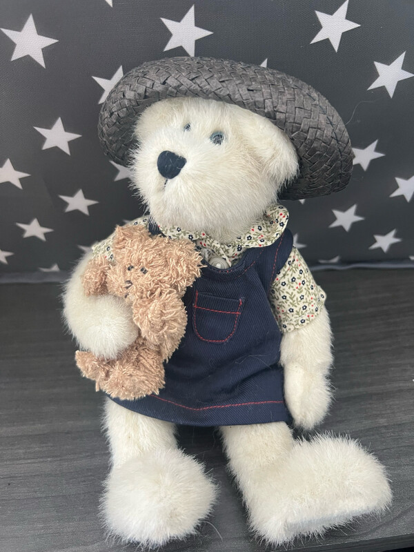 Gray Straw Hat Bear