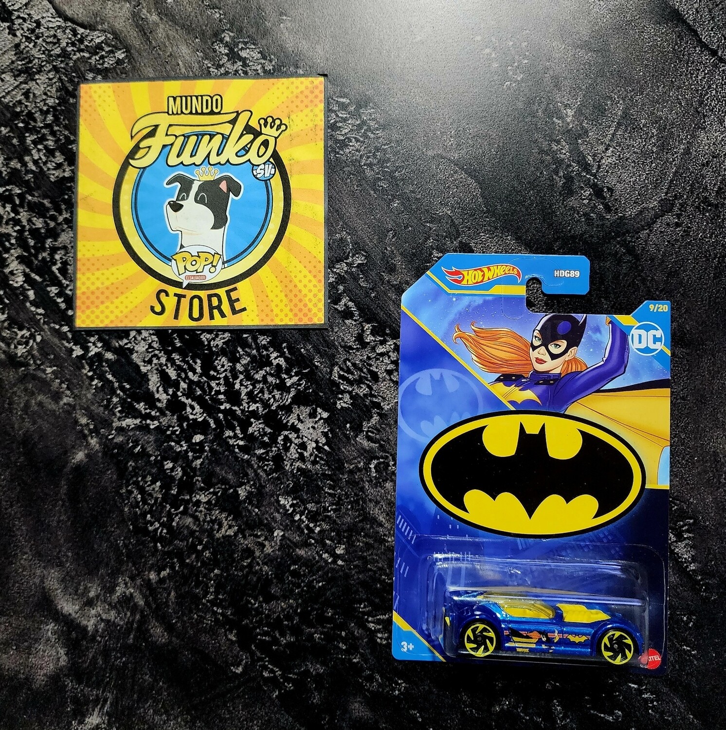 Carro Hot wheels Batgirl