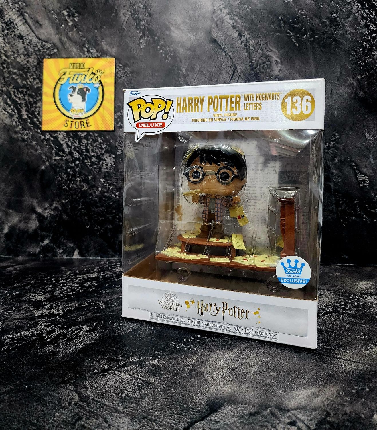 Funko pop! Harry con cartas de Hogwarts