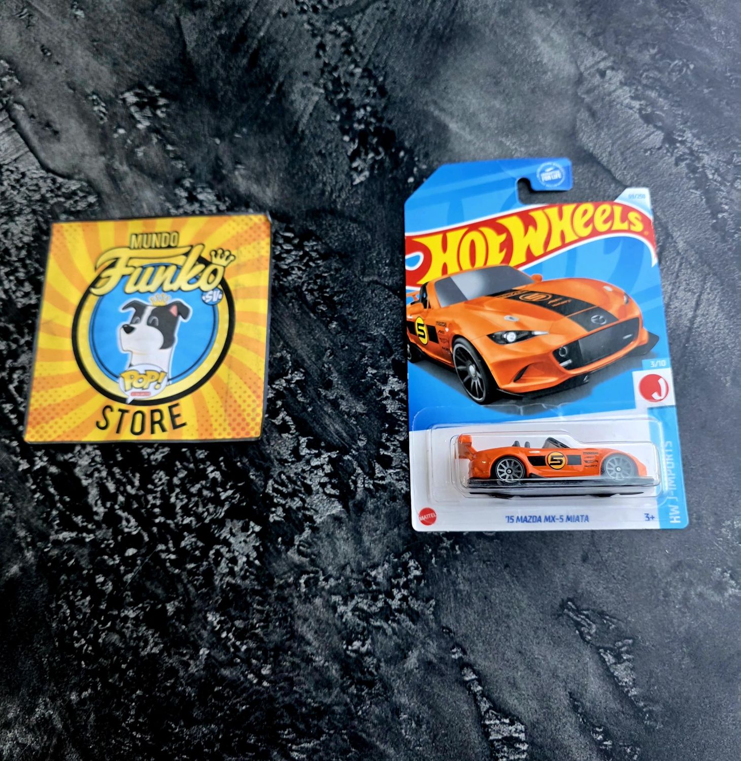 Carro Hot Wheels 75 Mazda MX-5 Miata