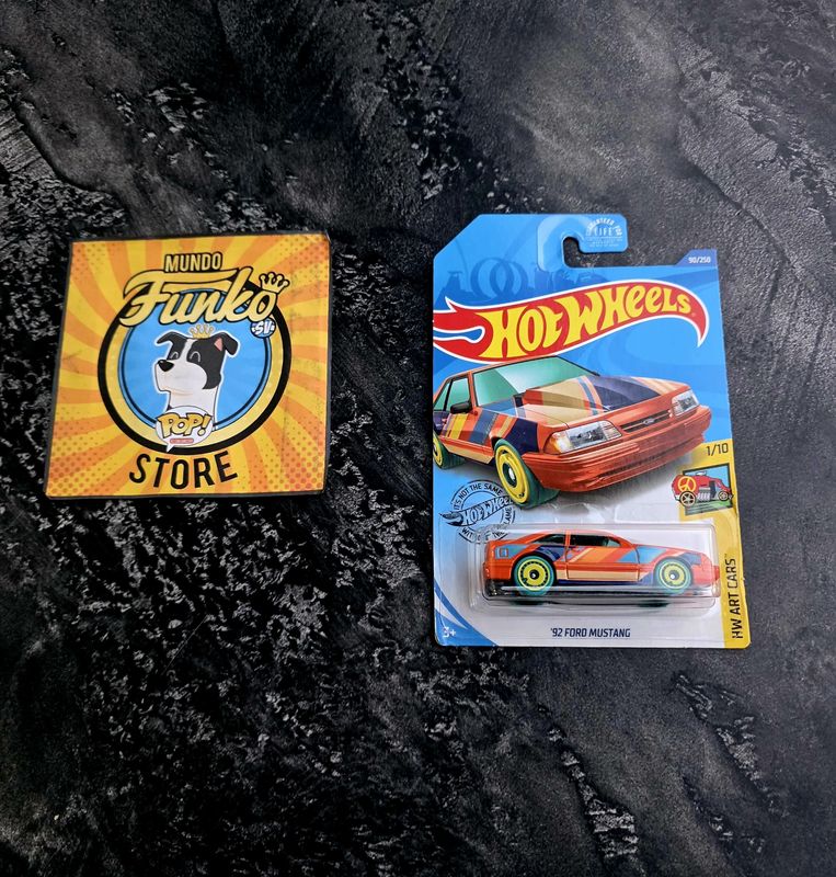 Carro Hot Wheels 92 Ford Mustang