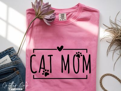 Minimalist Cat Mom T-shirt