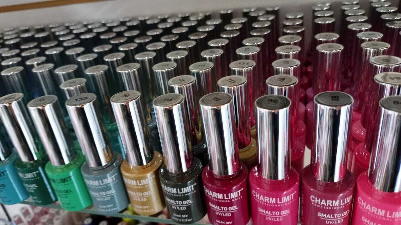 Esmalte Semipermanente Charm Limit Aprobado de 10ml
