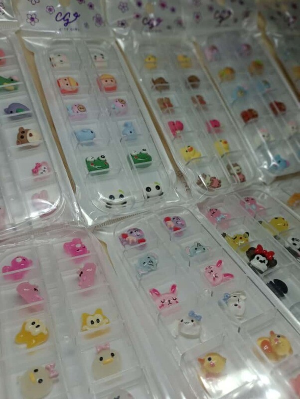 Caja de Apliques para uñas x 12u