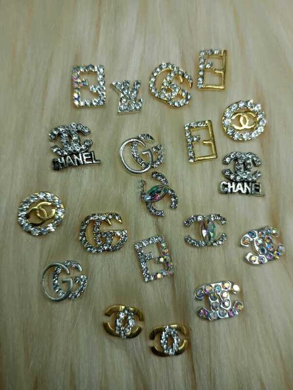 Apliques para uñas Marcas (el par)