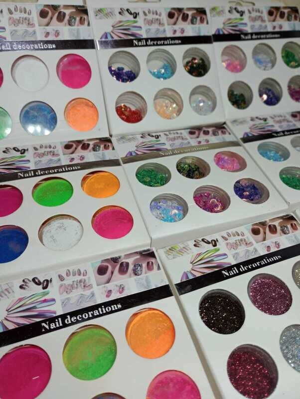 Decoración surtida para uñas x 6u