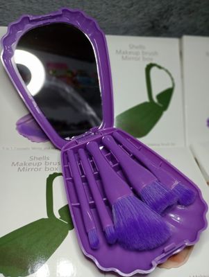 Set de brochas con estuche y espejo