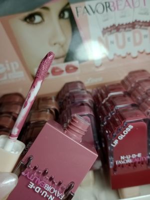 Labial LipGlos Nude Favor Beauty