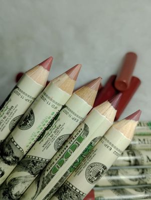 Delineadores p/ Labios Dolar