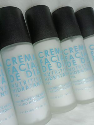 Crema Facial Con acido hialuronico