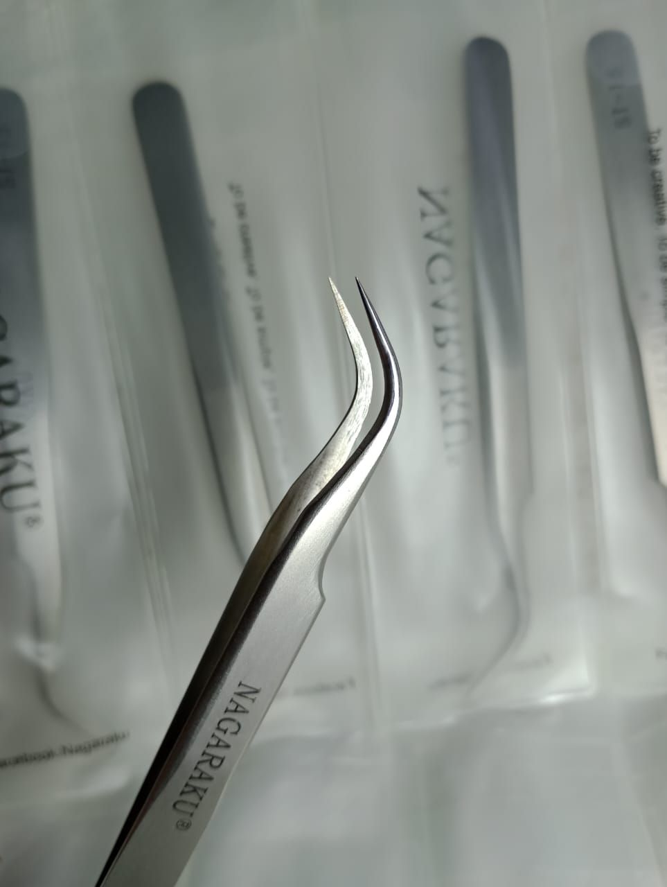 Pinza Curva Nagaraku de Pestañas