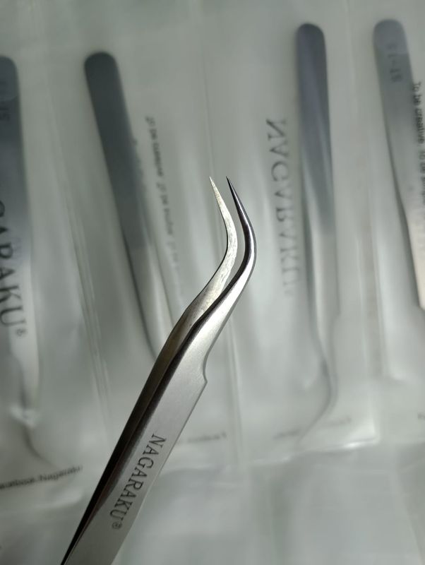 Pinza Curva Nagaraku de Pestañas