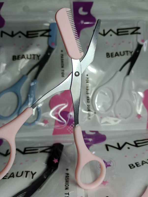Tijera para cejas + peine